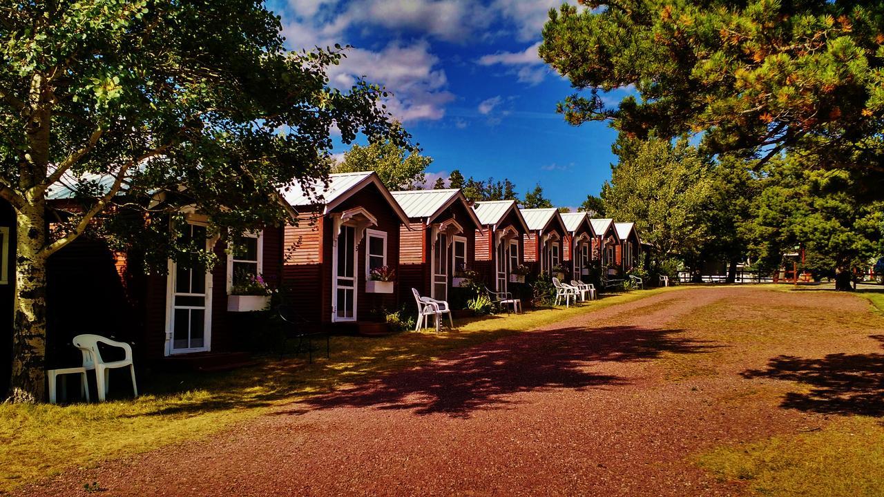 East Glacier Motel & Cabins East Glacier Park Village ภายนอก รูปภาพ