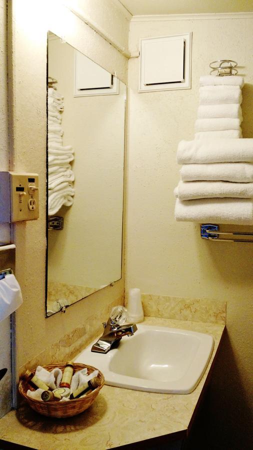 East Glacier Motel & Cabins East Glacier Park Village ภายนอก รูปภาพ