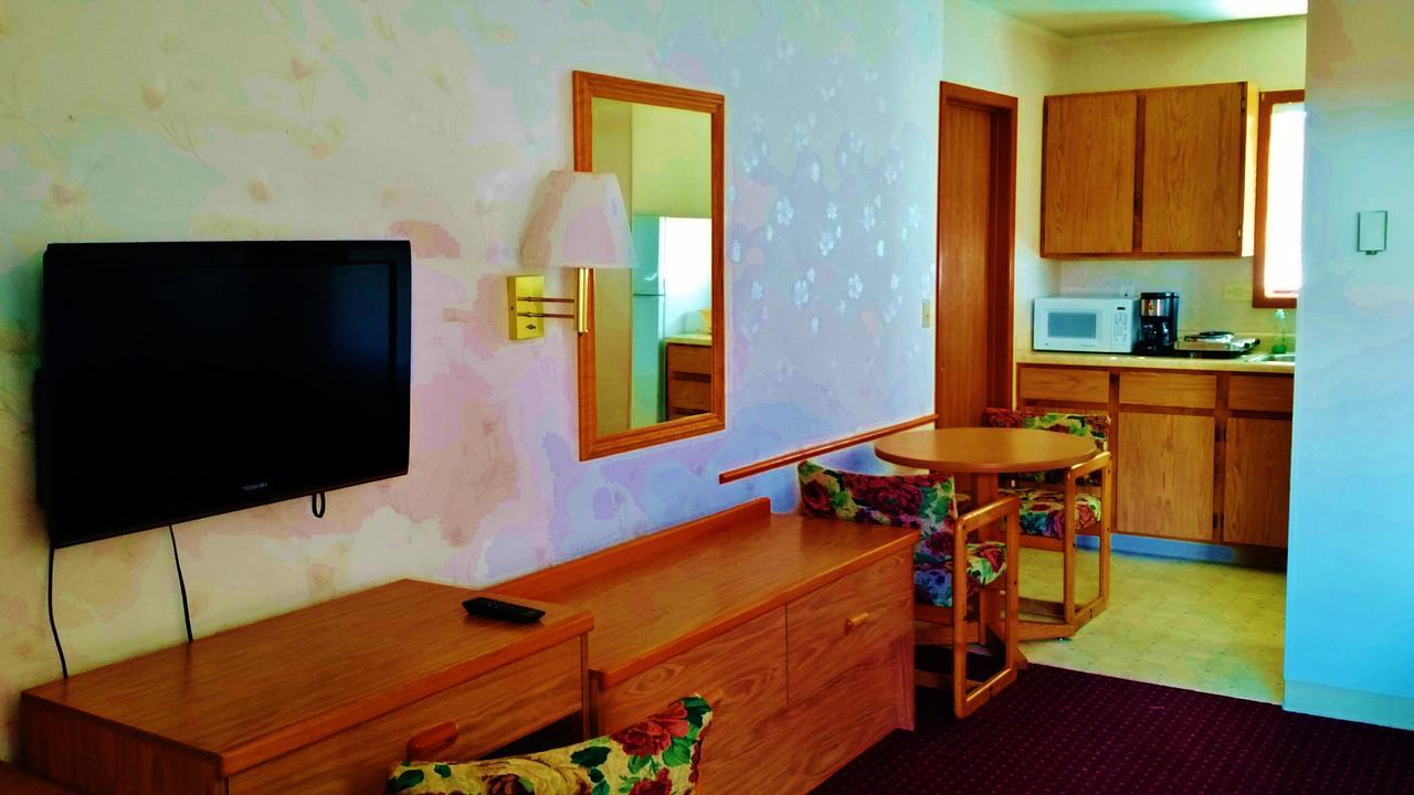 East Glacier Motel & Cabins East Glacier Park Village ภายนอก รูปภาพ